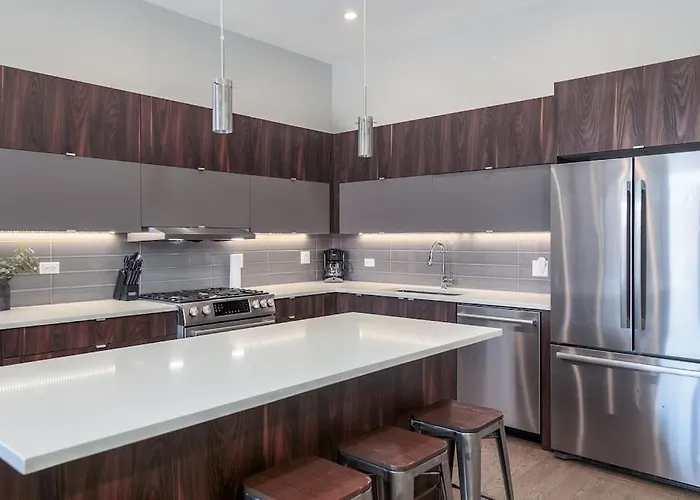 Breathtaking Chi Unit In River North With Rooftop Deck - Penthouse A - Sleeps 11 *