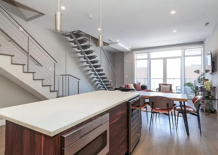 Breathtaking Chi Unit In River North With Rooftop Deck - Penthouse A - Sleeps 11 Ferienhaus Chicago