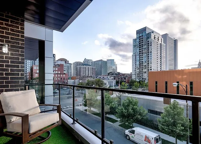 Breathtaking Chi Unit In River North With Rooftop Deck - Penthouse A - Sleeps 11